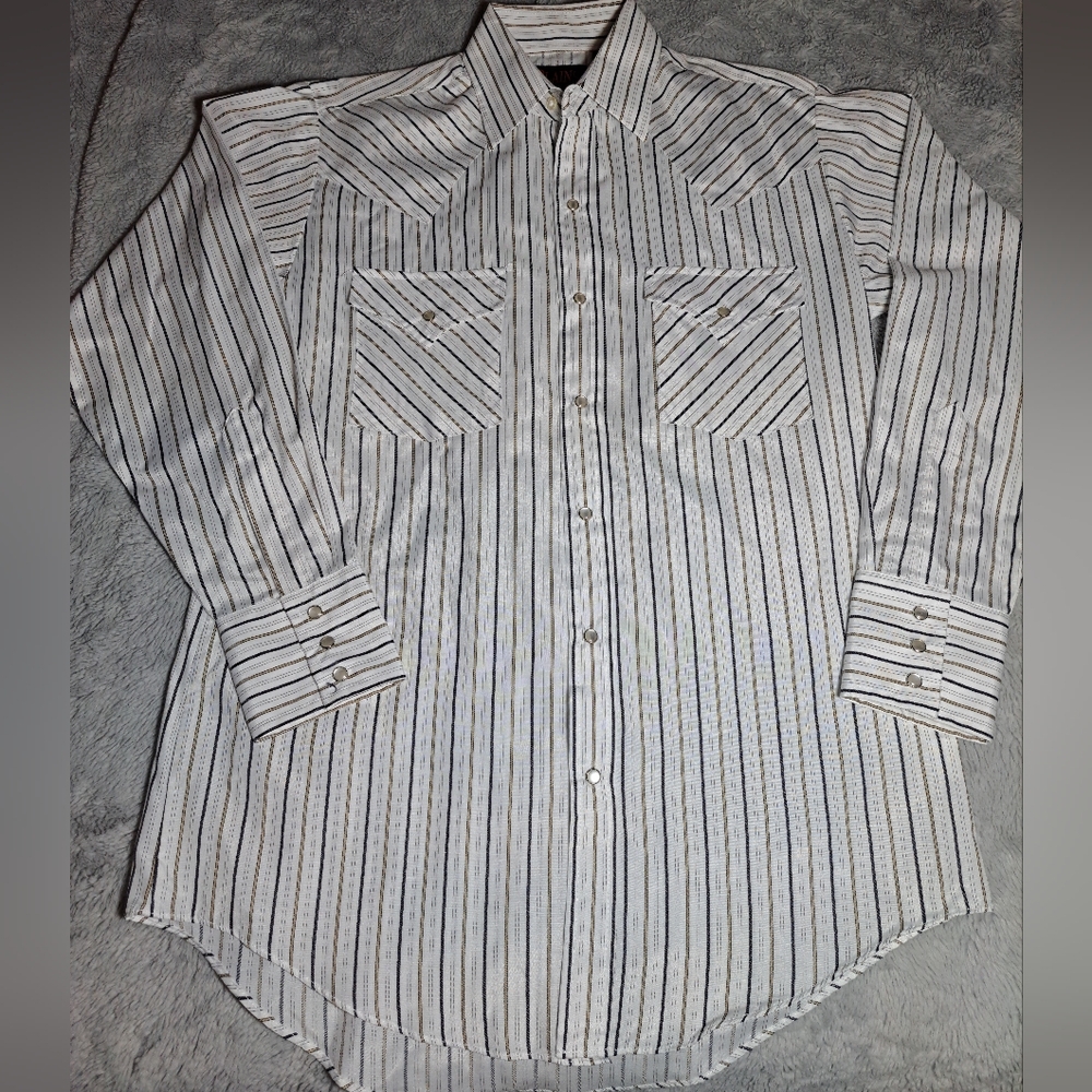 White and Black Casual Button Down Shirt with Collared Neckline